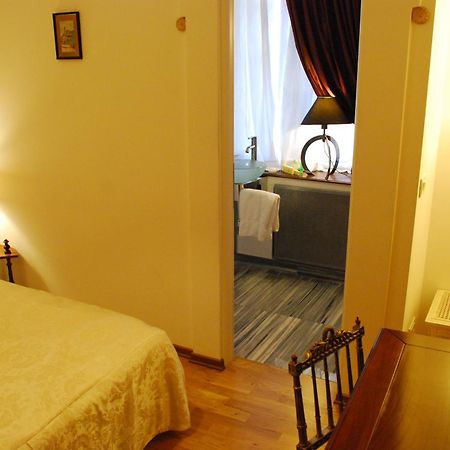 Grand Boutique Hotel Bucureşti Phòng bức ảnh